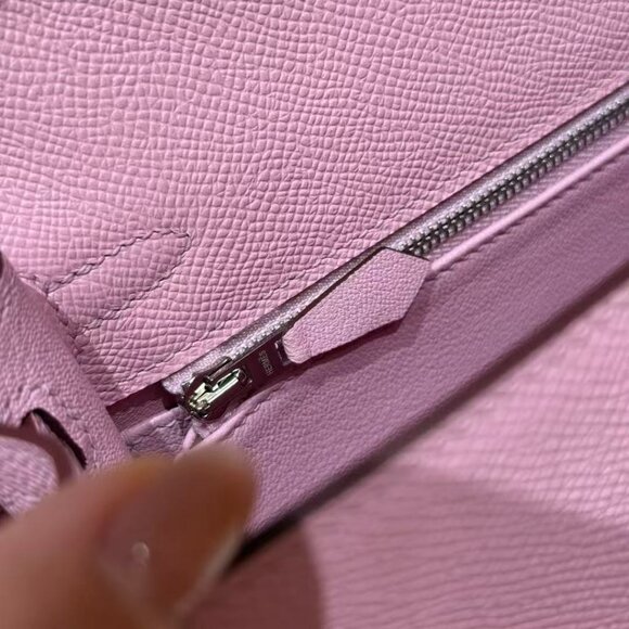 Classic Hermes Bag: A Stylish and Versatile Choice for Elegance - Picture 8 of 8